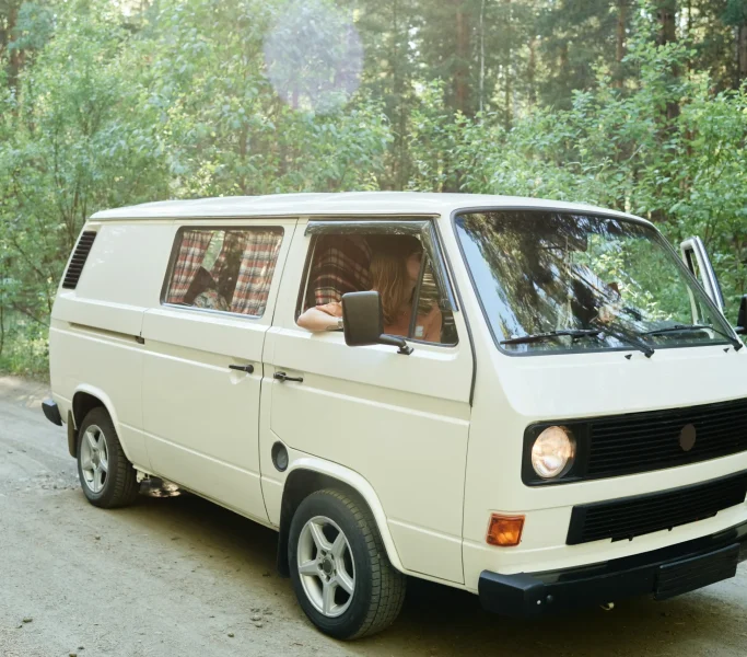 people-travelling-by-van-2023-11-27-04-58-27-utc_6_11zon